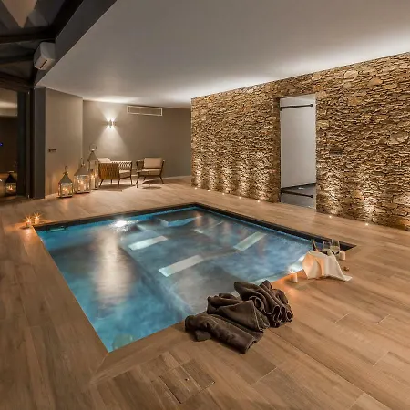 Someraro Sleeps 10 Pool Air Con Wifi * ストレーザ